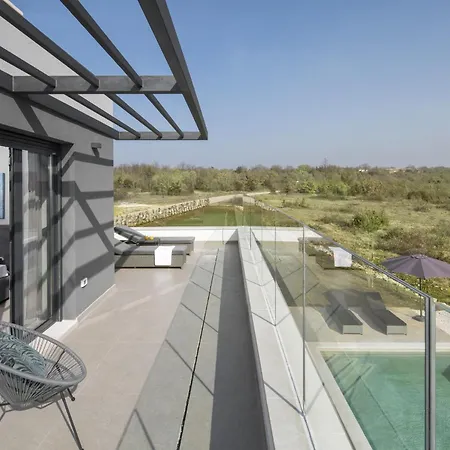 Infinity Near Pula For 8 Persons With 68 M2 Private Pool, Sauna & Kids Playground *