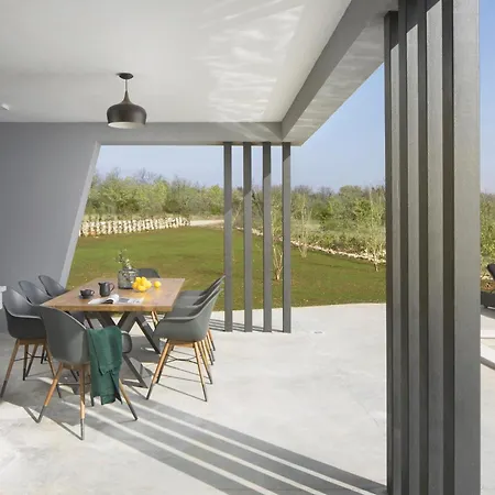 Infinity Near Pula For 8 Persons With 68 M2 Private Pool, Sauna & Kids Playground