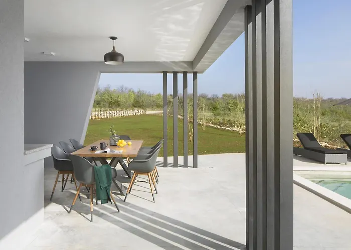 Infinity Near Pula For 8 Persons With 68 M2 Private Pool, Sauna & Kids Playground