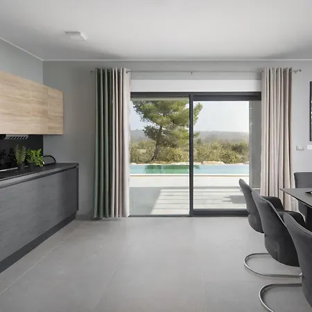 Infinity Near Pula For 8 Persons With 68 M2 Private Pool, Sauna & Kids Playground فيلة فودنيان