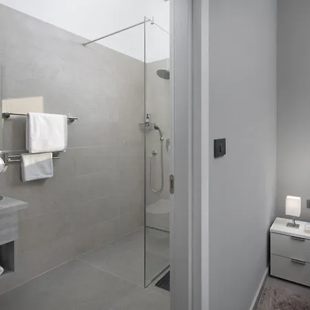 فيلة Infinity Near Pula For 8 Persons With 68 M2 Private Pool, Sauna & Kids Playground