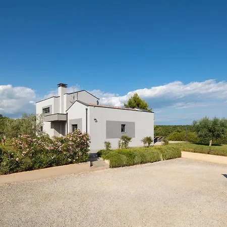 Villa Infinity Near Pula For 8 Persons With 68 M2 Private Pool, Sauna & Kids Playground *