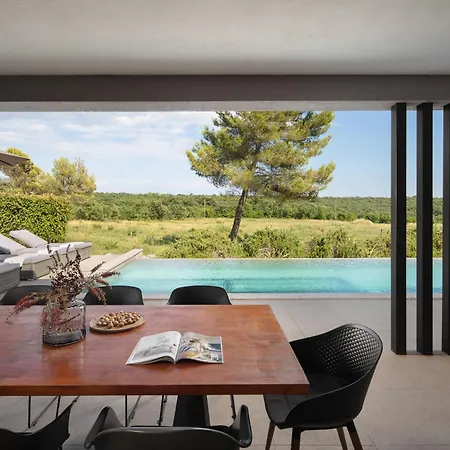 Infinity Near Pula For 8 Persons With 68 M2 Private Pool, Sauna & Kids Playground * فودنيان