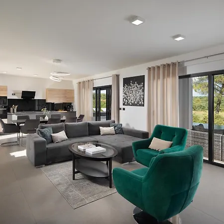 Infinity Near Pula For 8 Persons With 68 M2 Private Pool, Sauna & Kids Playground * فودنيان