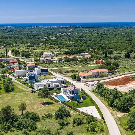 Infinity Near Pula For 8 Persons With 68 M2 Private Pool, Sauna & Kids Playground