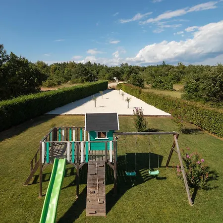 Infinity Near Pula For 8 Persons With 68 M2 Private Pool, Sauna & Kids Playground Villa