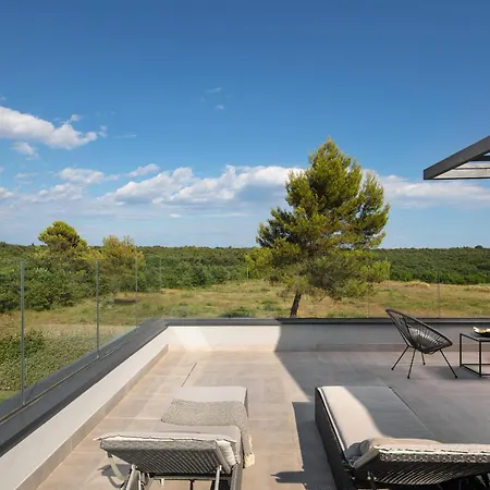 فيلة Infinity Near Pula For 8 Persons With 68 M2 Private Pool, Sauna & Kids Playground