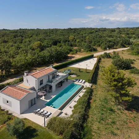 فيلة Infinity Near Pula For 8 Persons With 68 M2 Private Pool, Sauna & Kids Playground