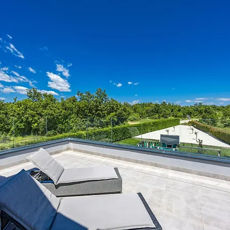 فيلة Infinity Near Pula For 8 Persons With 68 M2 Private Pool, Sauna & Kids Playground فودنيان