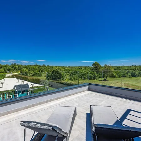 فيلة Infinity Near Pula For 8 Persons With 68 M2 Private Pool, Sauna & Kids Playground *