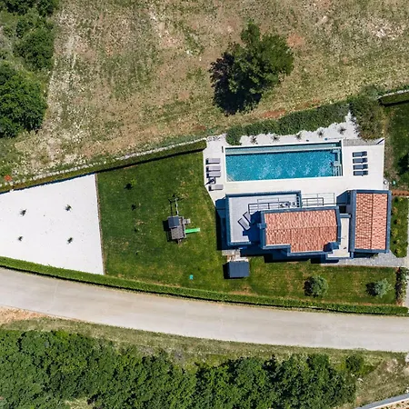 Infinity Near Pula For 8 Persons With 68 M2 Private Pool, Sauna & Kids Playground * Vodnjan