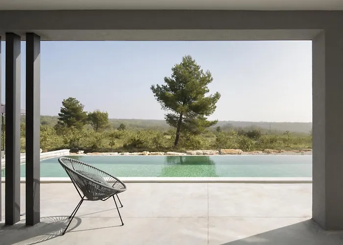 Infinity Near Pula For 8 Persons With 68 M2 Private Pool, Sauna & Kids Playground *