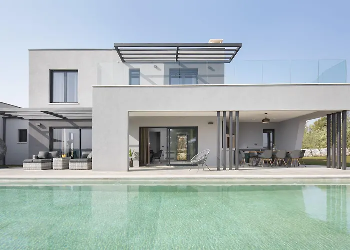Infinity Near Pula For 8 Persons With 68 M2 Private Pool, Sauna & Kids Playground