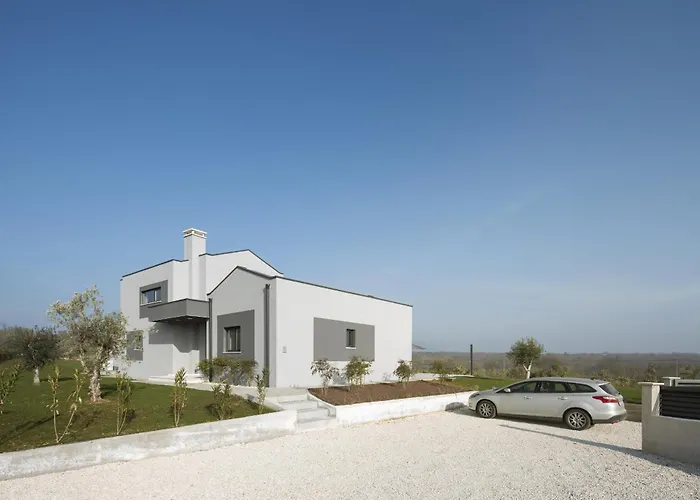Villa Infinity Near Pula For 8 Persons With 68 M2 Private Pool, Sauna & Kids Playground