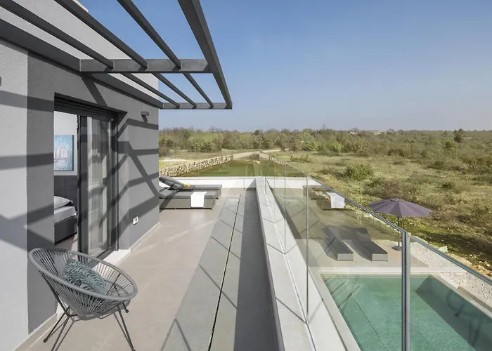Infinity Near Pula For 8 Persons With 68 M2 Private Pool, Sauna & Kids Playground *