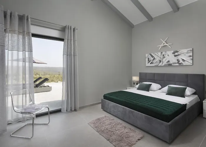 Infinity Near Pula For 8 Persons With 68 M2 Private Pool, Sauna & Kids Playground * Vodnjan
